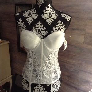 FeLina White Corset With Removable Pads 36C. NWT.